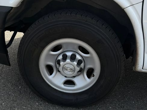 Used 2019 Chevrolet Express 2500 RWD image 17