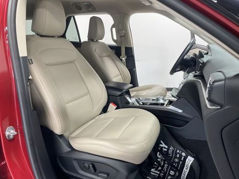 Used 2022 Ford Explorer XLT w/ Equipment Group 202A AWD/4WD image 27