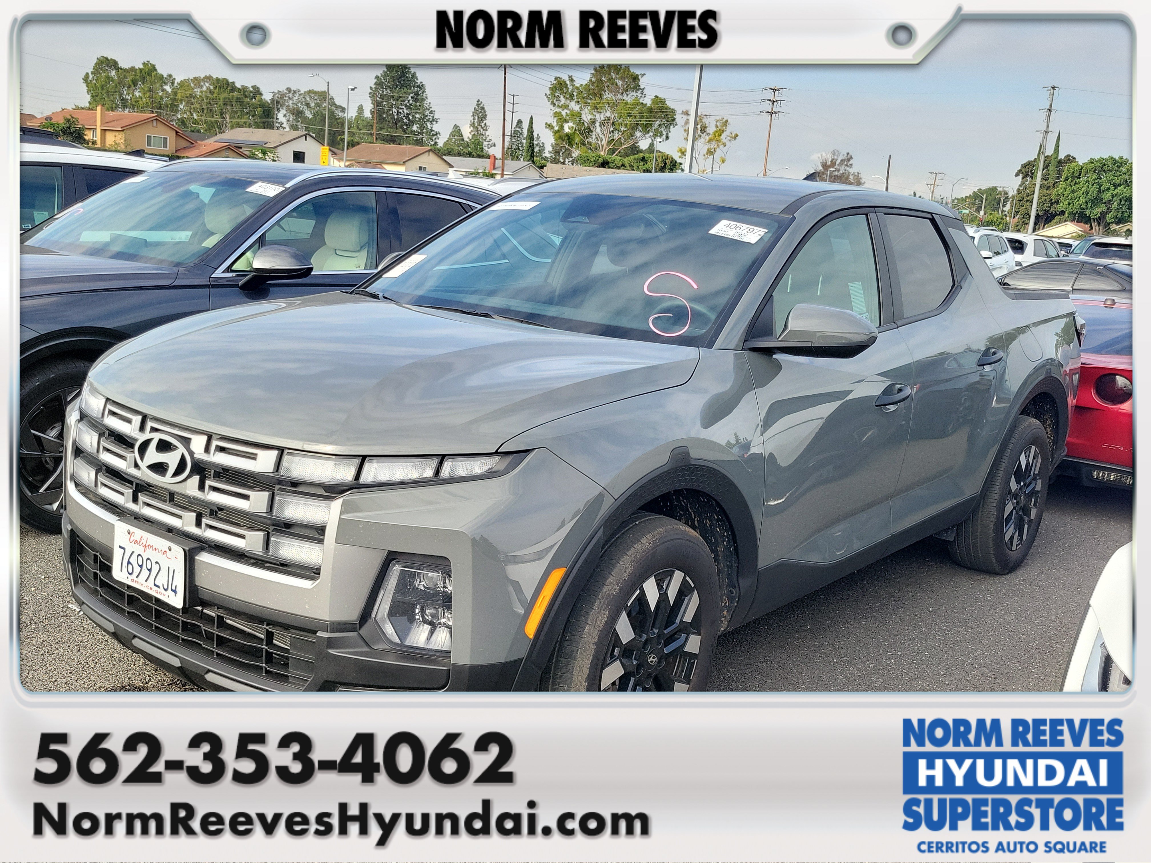 Certified 2025 Hyundai Santa Cruz SE FWD image 1
