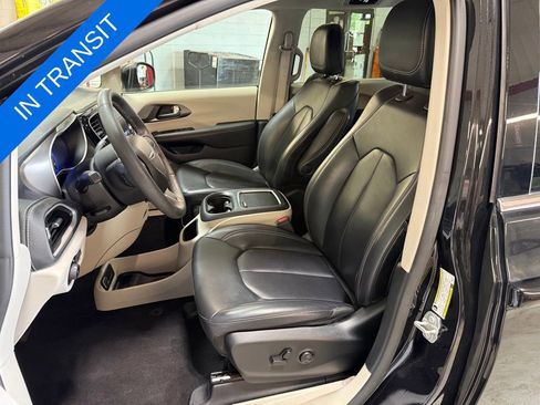 Used 2023 Chrysler Pacifica Touring-L AWD/4WD image 20
