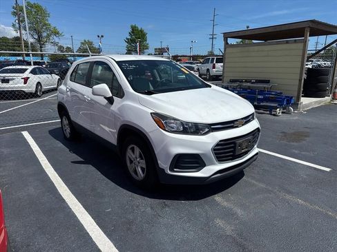 Used 2017 Chevrolet Trax LS image 1