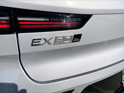 Certified 2025 Volvo EX90 Ultra image 42