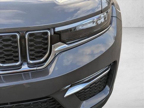 Used 2022 Jeep Grand Cherokee Limited image 9