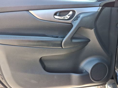 Used 2016 Nissan Rogue SV AWD/4WD image 13