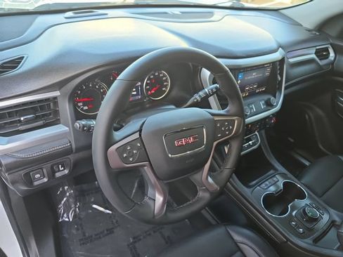Used 2023 GMC Acadia SLT FWD image 16