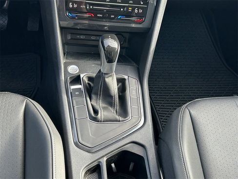 Used 2023 Volkswagen Tiguan SE image 21