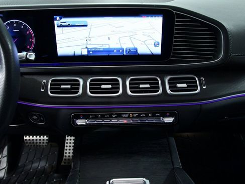 Used 2025 Mercedes-Benz GLS 450 4MATIC image 21