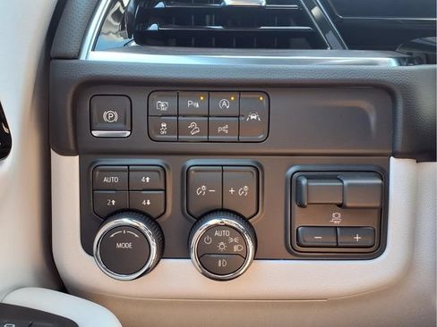 New 2026 Chevrolet Tahoe Premier w/ Sun And Tow Package AWD/4WD image 11