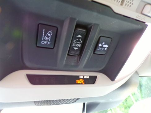 Used 2023 Subaru Forester Premium AWD/4WD image 22