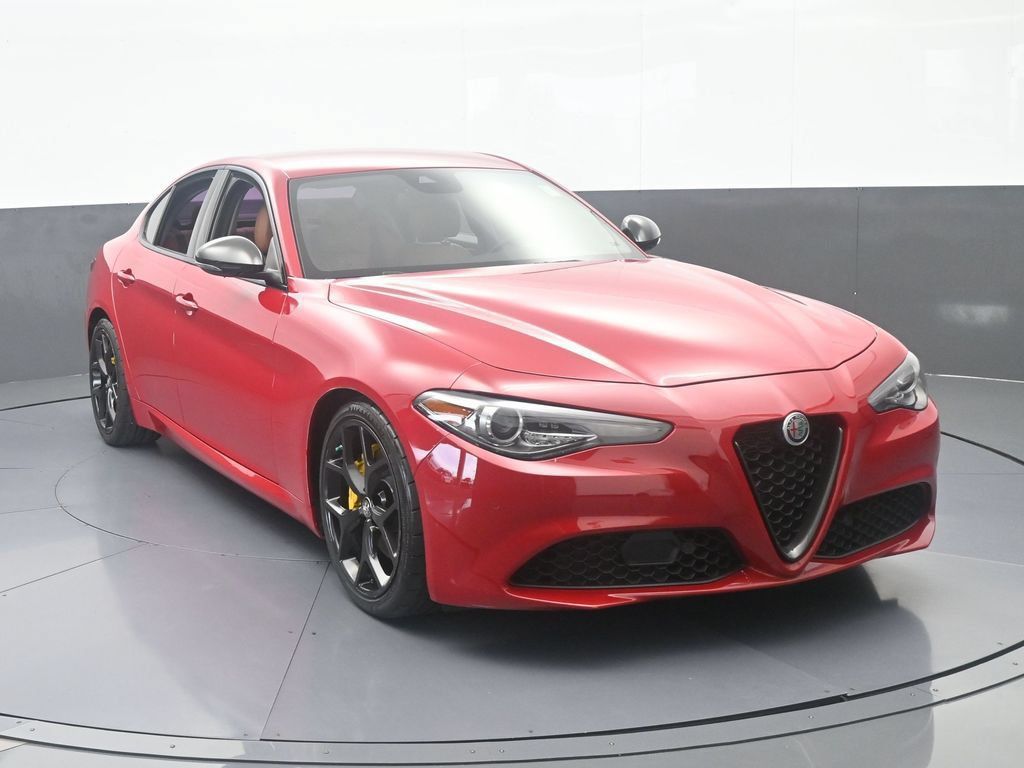 Used 2020 Alfa Romeo Giulia w/ Nero Edizione RWD image 9