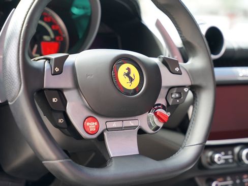 Used 2019 Ferrari Portofino image 15
