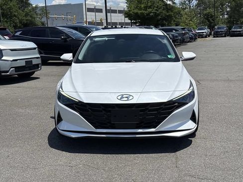 Used 2022 Hyundai Elantra SEL w/ Convenience Package FWD image 6