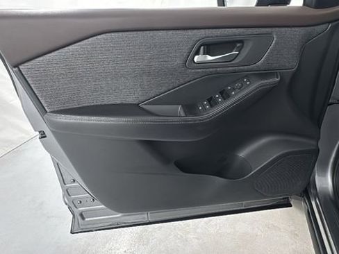 Certified 2021 Nissan Rogue SV image 18