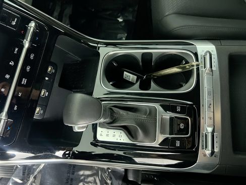 Certified 2024 Kia Carnival SX Prestige FWD image 22