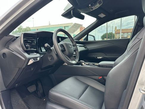 Used 2025 Lexus RX 350 FWD w/ Technology Package image 9