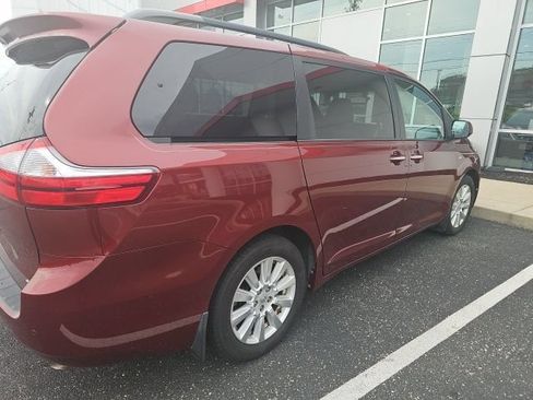 Used 2017 Toyota Sienna XLE w/ XLE Navigation Package AWD/4WD image 14