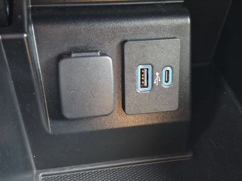 Used 2020 Ford Explorer XLT RWD image 30