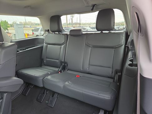 New 2026 Ford Expedition Active image 8