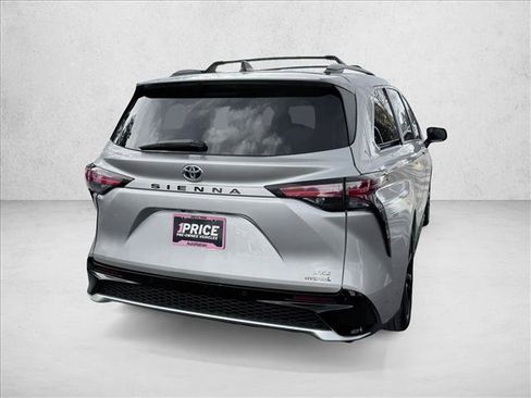 Used 2022 Toyota Sienna XSE w/ XSE Plus Package FWD image 4