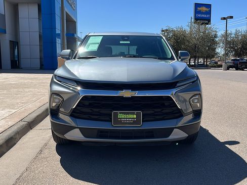 Used 2025 Chevrolet Blazer LT image 2