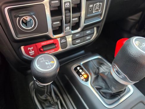 Used 2024 Jeep Gladiator Mojave AWD/4WD image 23