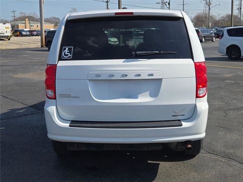 Used 2016 Dodge Grand Caravan SE FWD image 11