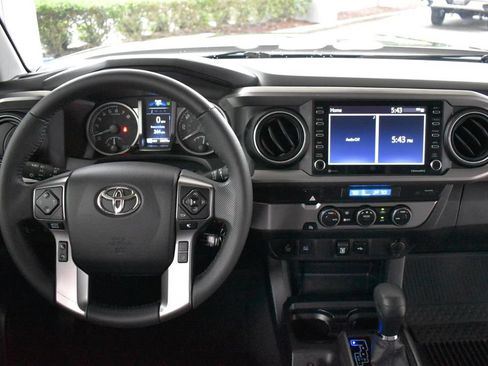 Used 2022 Toyota Tacoma SR5 w/ Technology Package RWD image 3