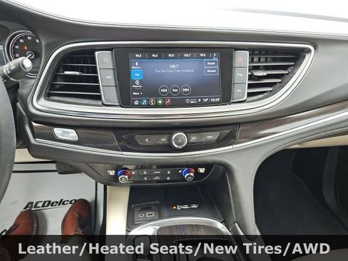Used 2022 Buick Enclave Essence image 14