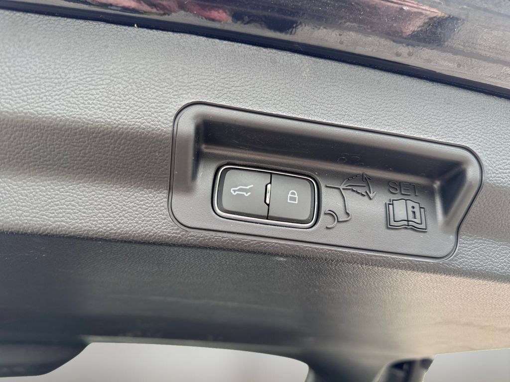 Used 2025 Ford Explorer ST-Line w/ ST-Line Street Pack AWD/4WD image 6