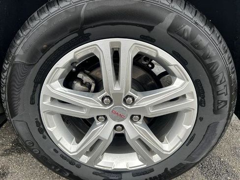 Used 2024 GMC Terrain SLE AWD/4WD image 14