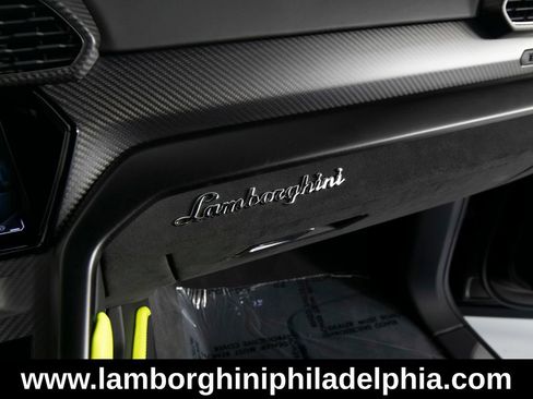 Used 2022 Lamborghini Urus AWD/4WD image 34
