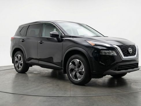 Used 2025 Nissan Rogue SV image 1