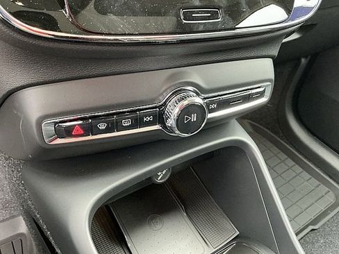 New 2026 Volvo XC40 B5 Core w/ Climate Package image 17