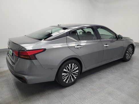 Used 2023 Nissan Altima 2.5 SV image 10