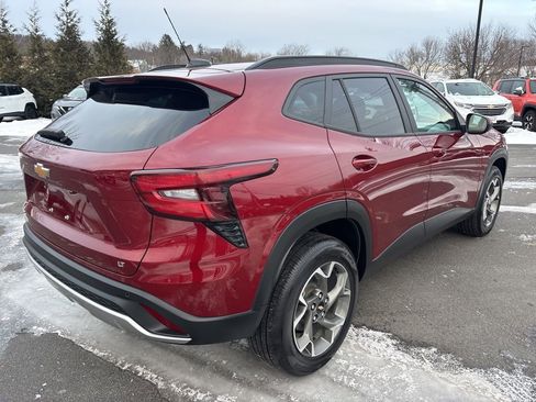 Certified 2024 Chevrolet Trax LT w/ Driver Confidence Package image 5