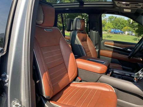 Used 2024 GMC Yukon Denali Ultimate AWD/4WD image 32
