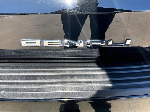 Used 2022 GMC Yukon XL Denali image 10