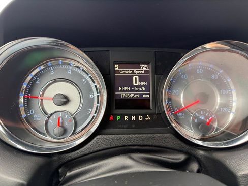 Used 2013 Chrysler Town & Country Touring FWD image 17