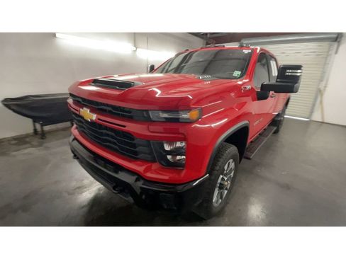 Used 2025 Chevrolet Silverado 2500 Custom w/ Custom Value Package image 4