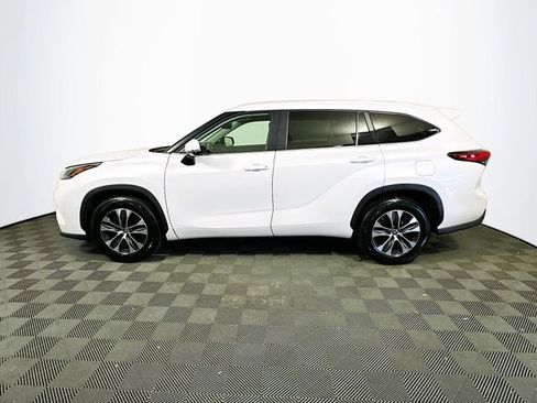 Certified 2023 Toyota Highlander XLE image 5