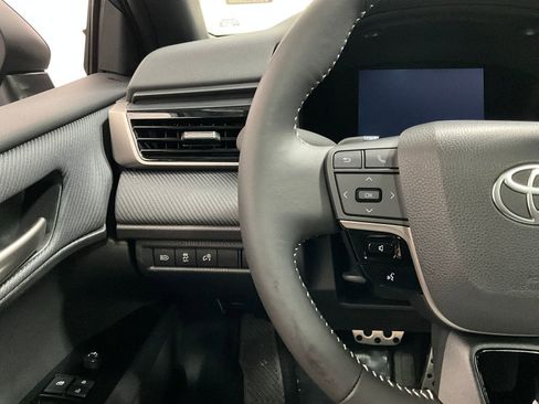 Used 2025 Toyota Camry SE w/ Multimedia Upgrade Package FWD image 19