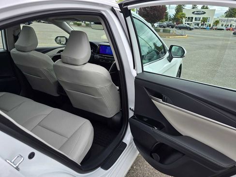 Used 2026 Toyota Camry XLE AWD/4WD image 13