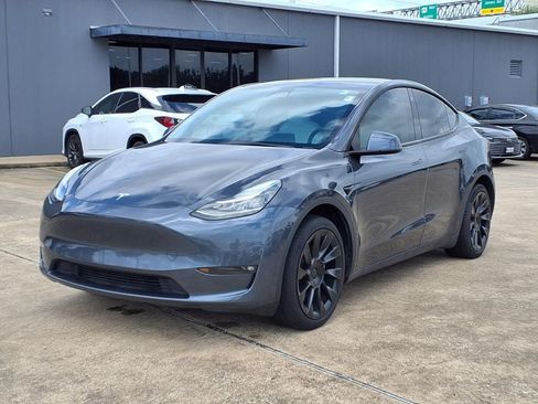 Used 2022 Tesla Model Y Long Range AWD/4WD image 3