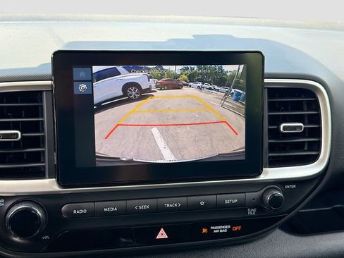 Certified 2025 Hyundai Venue SE FWD image 12