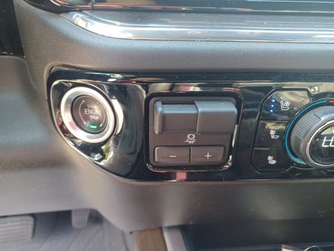 Used 2023 Chevrolet Silverado 1500 High Country w/ High Country Premium Package AWD/4WD image 15