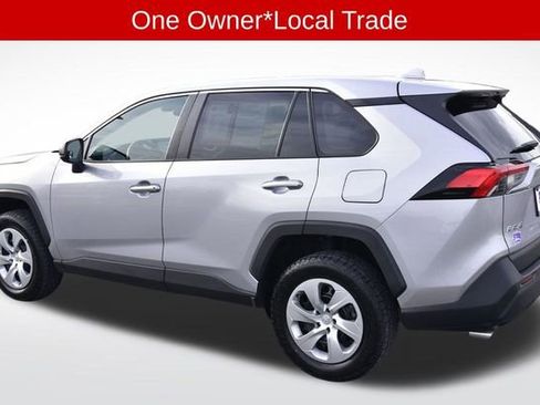 Used 2022 Toyota RAV4 LE image 3