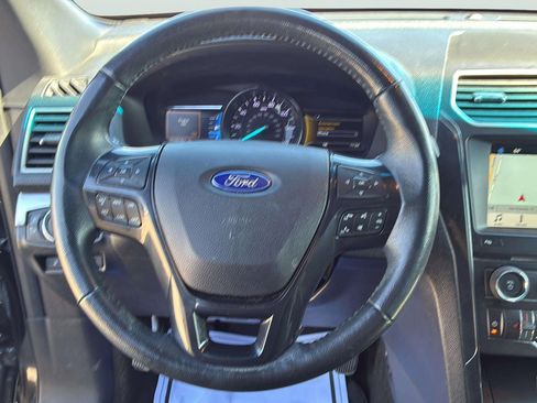 Used 2017 Ford Explorer XLT w/ Equipment Group 202A FWD image 22