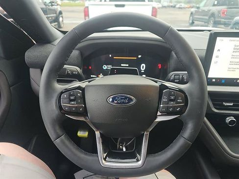 Used 2026 Ford Explorer Platinum w/ LUX Leather Package AWD/4WD image 10
