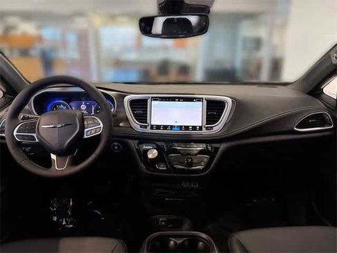 New 2025 Chrysler Pacifica Select w/ Uconnect Theater Family Group image 17