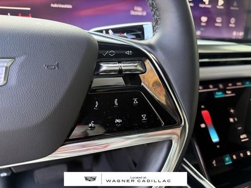 Used 2025 Cadillac Escalade Sport w/ LPO, ONYX Package image 21